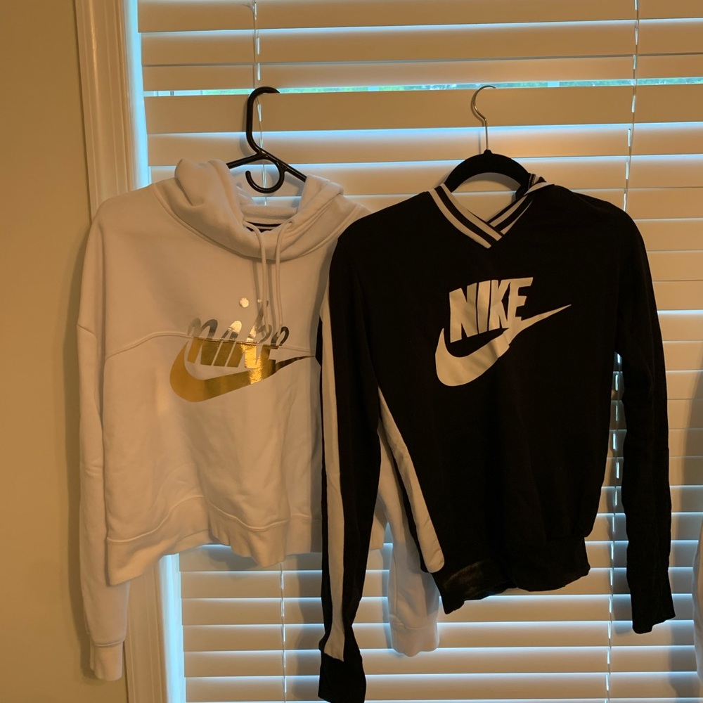 2 Nike hoodies both mediums